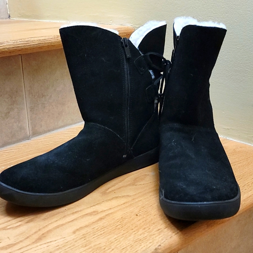 Black winter boots size 9